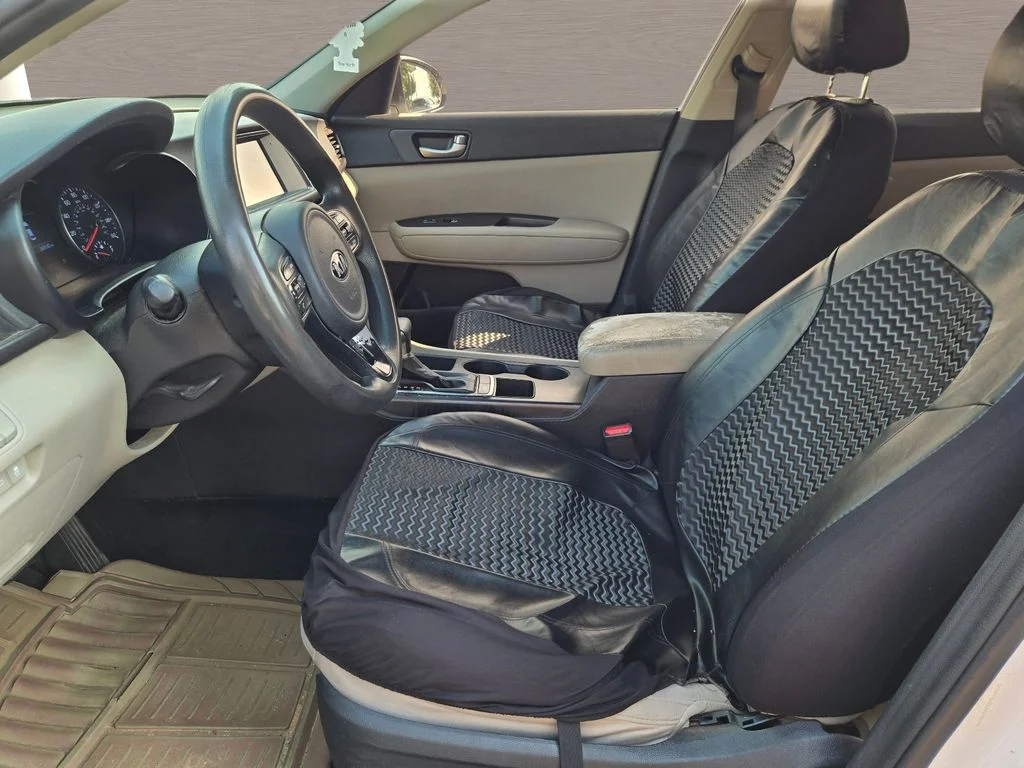 Used 2018 White Kia LX image 20
