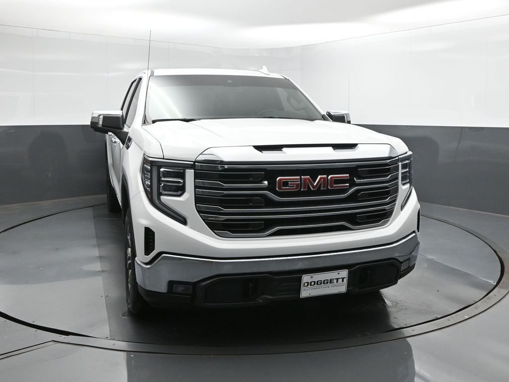 Used 2025 White GMC SLT image 17