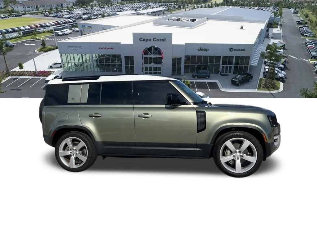 Used 2024 Green Land Rover S image 5