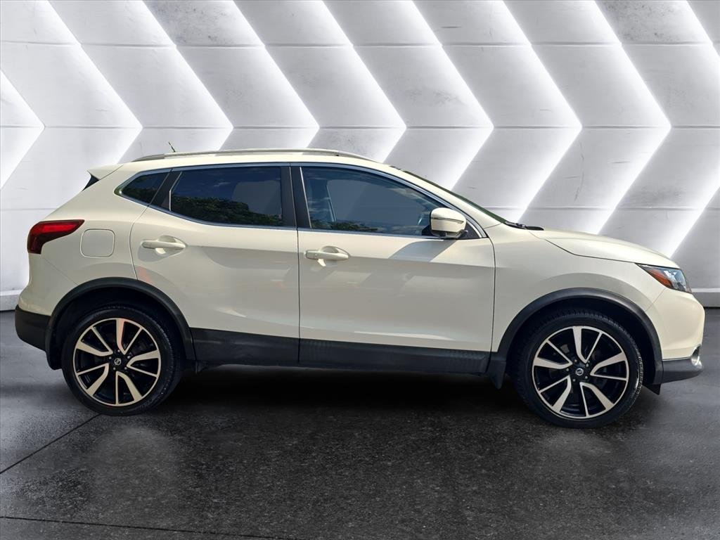Used 2019 White Nissan SL image 6
