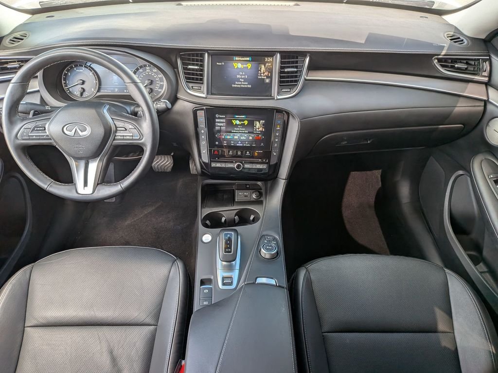 Used 2023 White INFINITI LUXE image 26