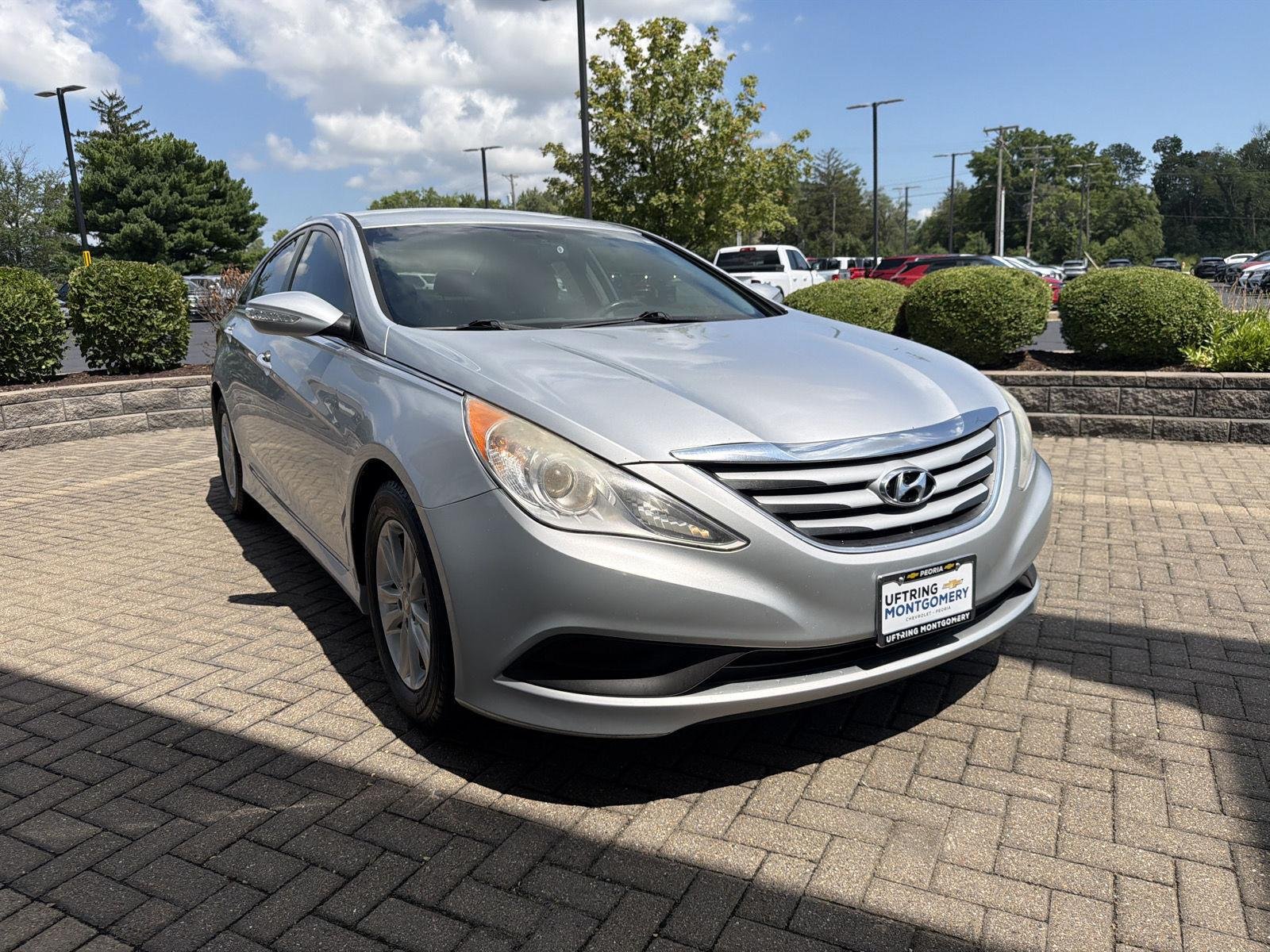 Used 2014 Radiant Silver Metallic Hyundai GLS image 7