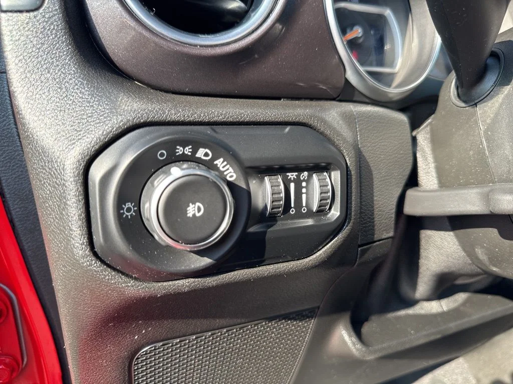 Used 2021 Red Jeep Unlimited Sahara Altitude image 44