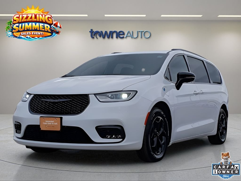 Used 2024 White Chrysler Select image 1