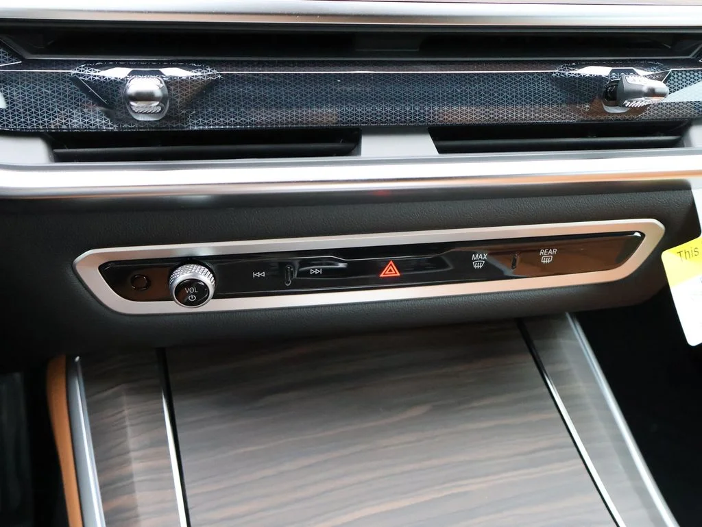 New 2026 Black Sapphire Metallic BMW xDrive40i image 28