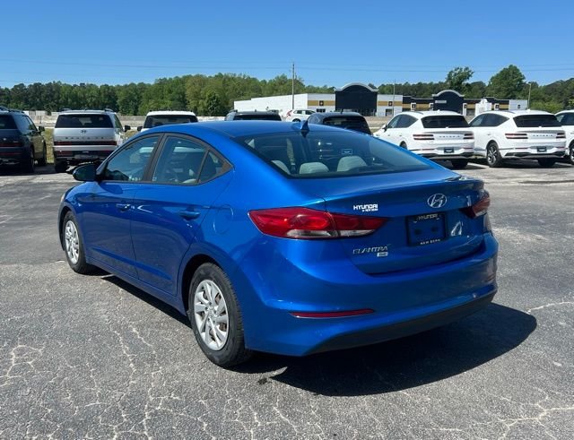 Used 2017 Blue Hyundai SE image 3