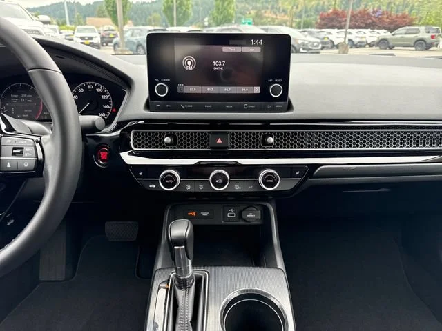 Used 2022  Honda EX image 19