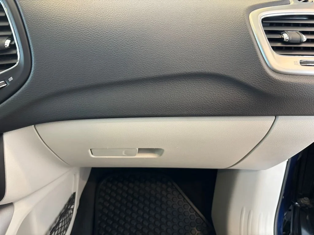 Used 2018 Blue Jeep Latitude image 30