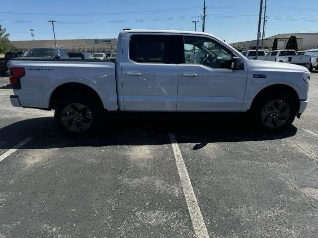 2025 Ford F-150 Lightning Flash - Photo 8