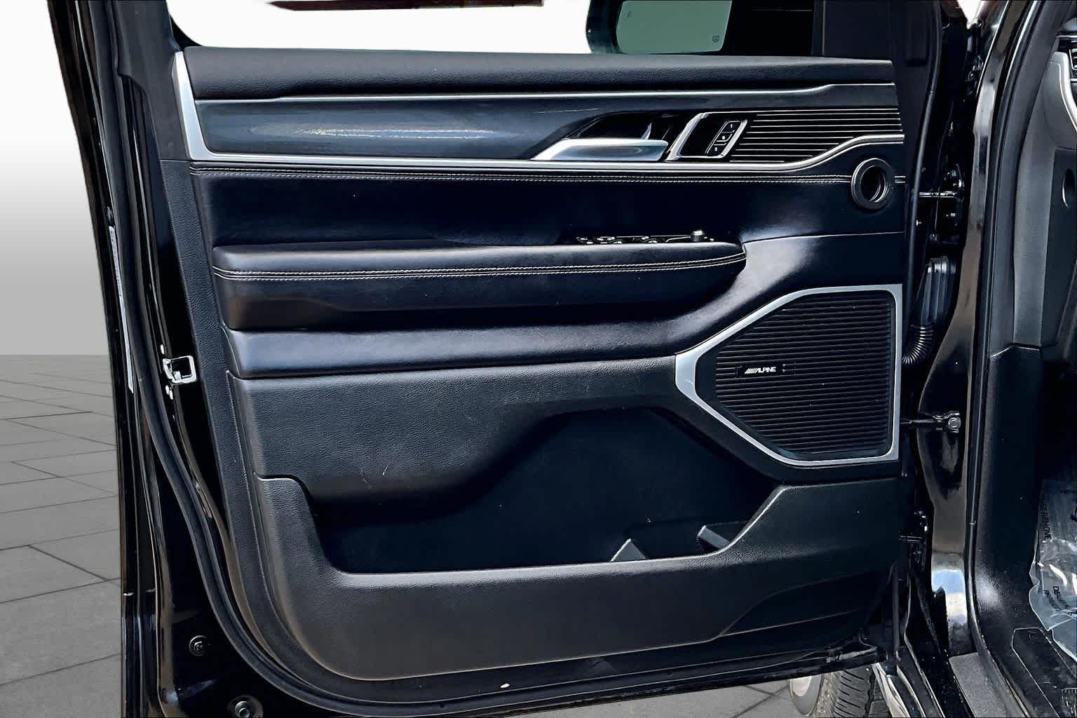Used 2022 Diamond Black Crystal Pearlcoat Jeep Series I image 20