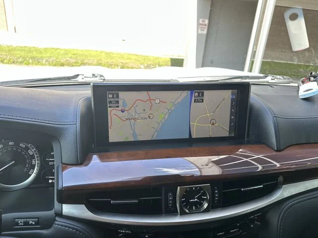 Used 2021 White Lexus 570 image 19