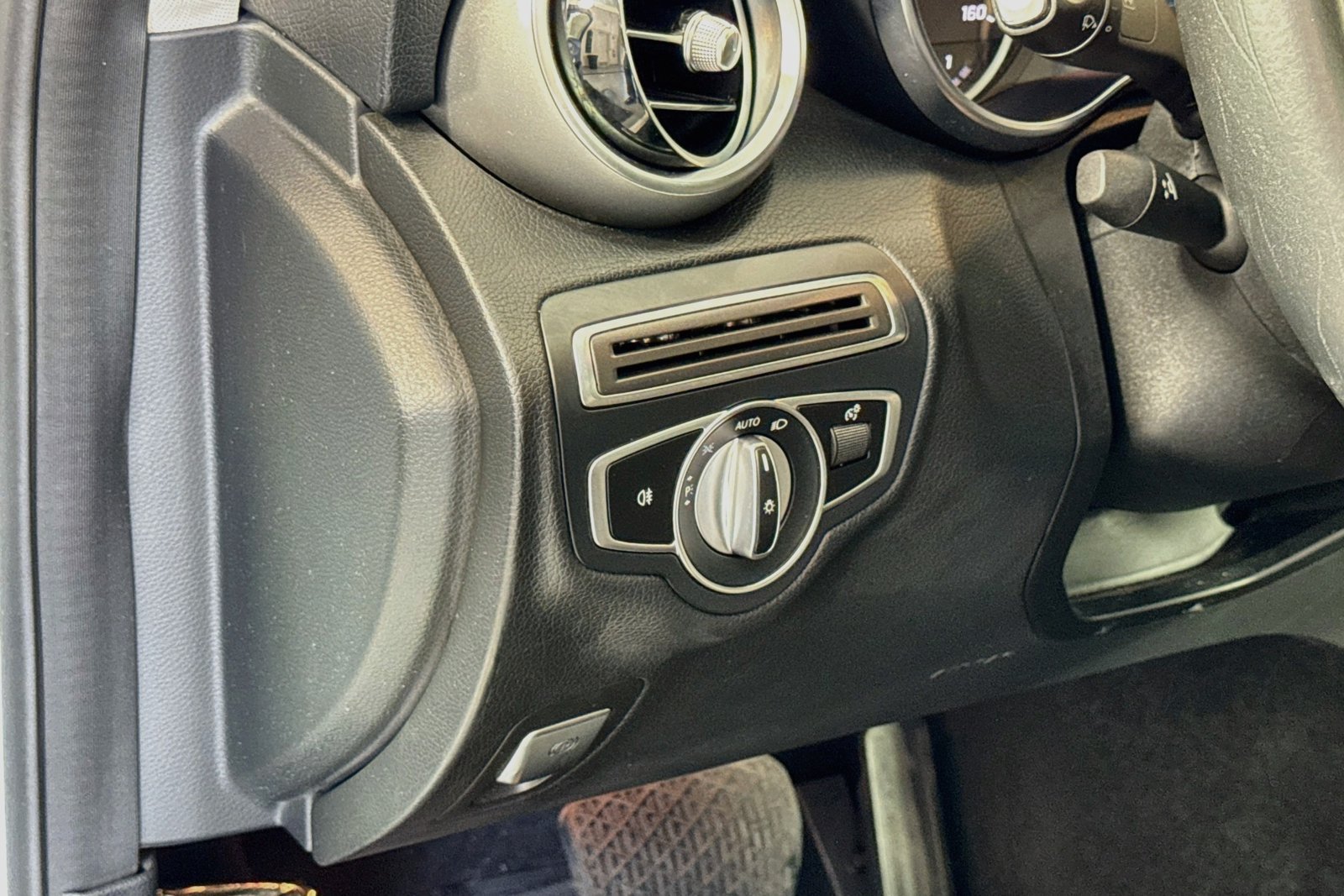Used 2020 Iridium Silver Metallic Mercedes-Benz C 300 image 10