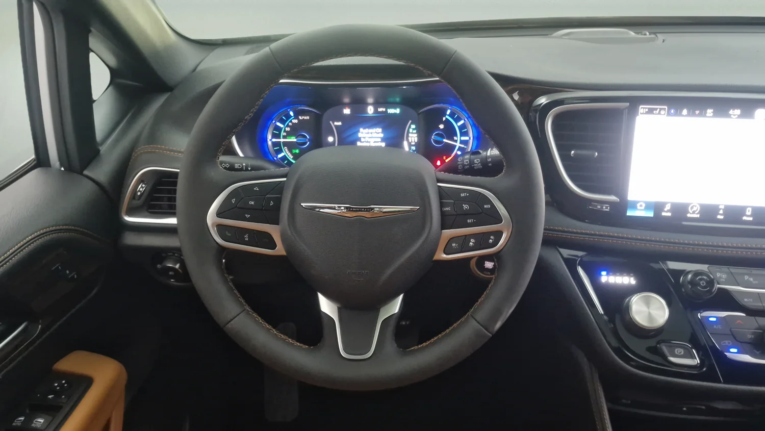 Used 2023 Silver Chrysler Pinnacle image 10