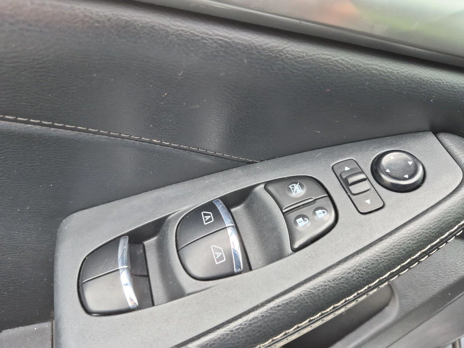 Used 2023 Silver NISSAN  image 15