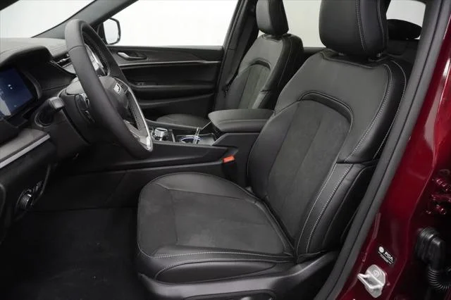 New 2026 Velvet Red Pearl-Coat Exterior Paint Jeep Laredo image 15