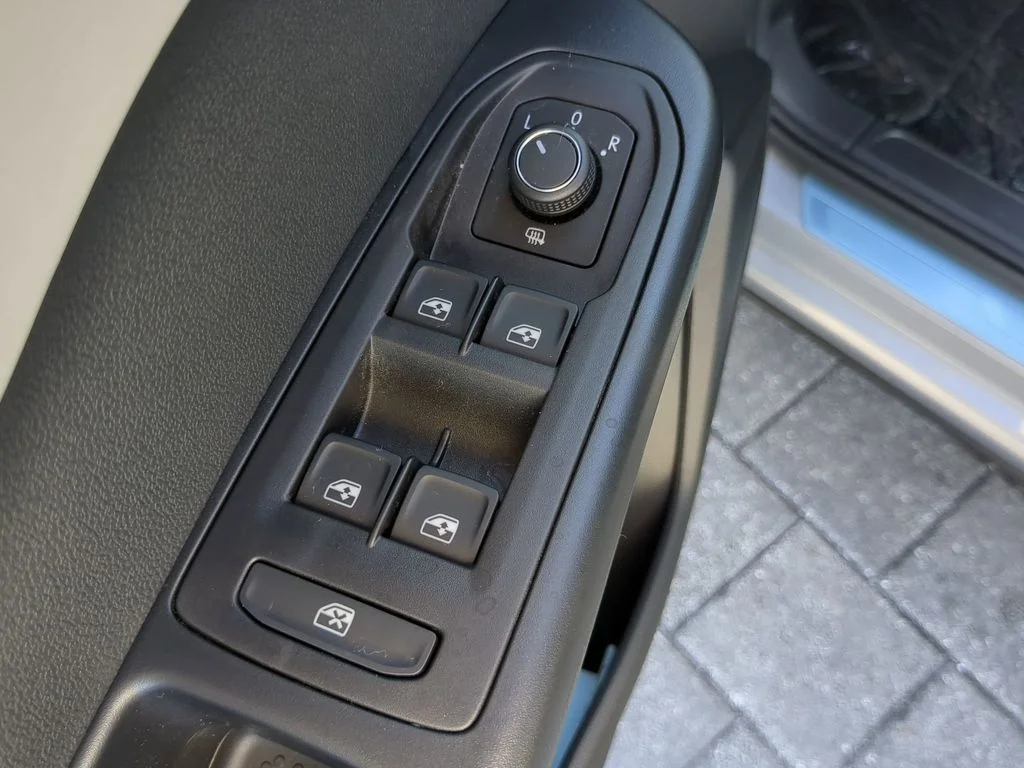 New 2026 Silver Volkswagen 1.5T SE image 17