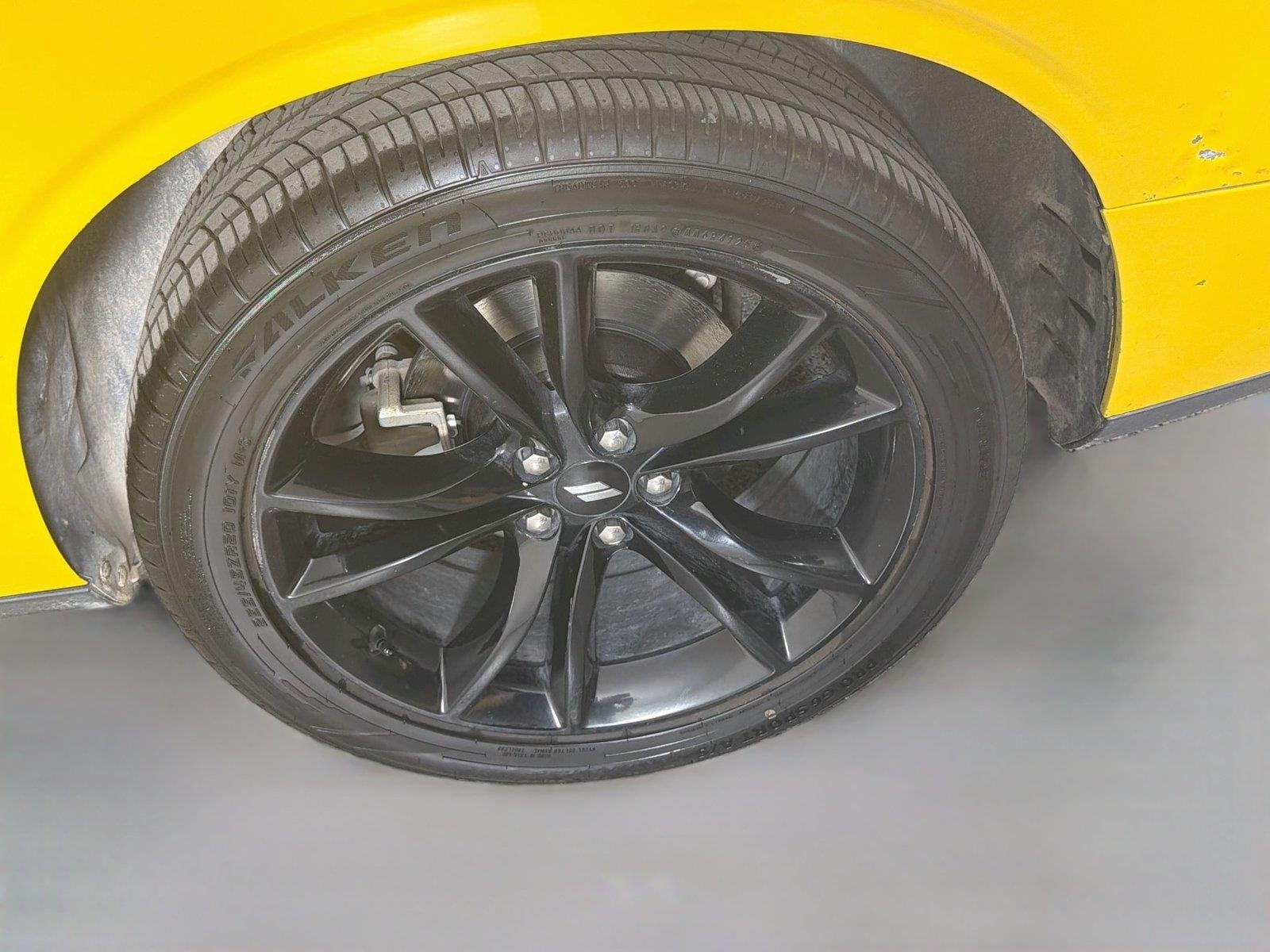 Used 2018 Pitch Black Clearcoat Dodge SXT image 29