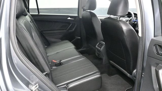 Used 2022 Gray Volkswagen 2.0T SE image 10