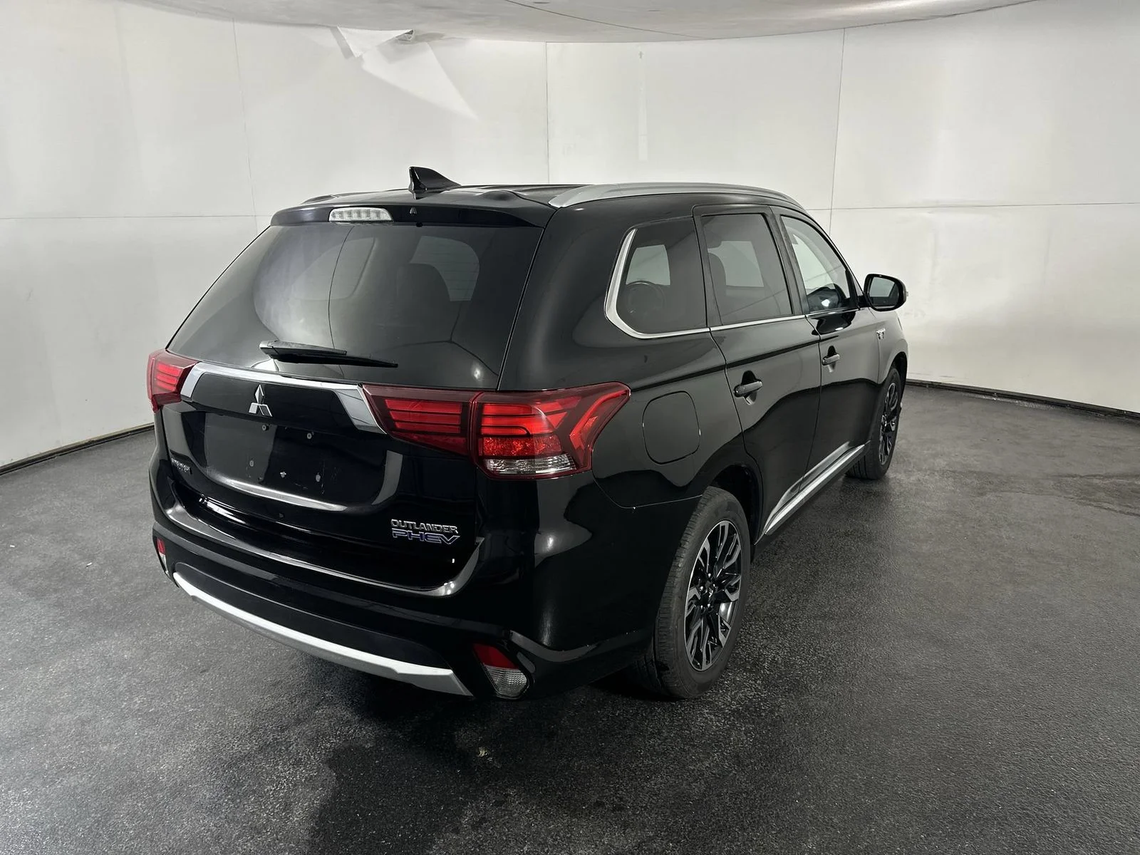 Used 2018 Black Mitsubishi SEL image 8