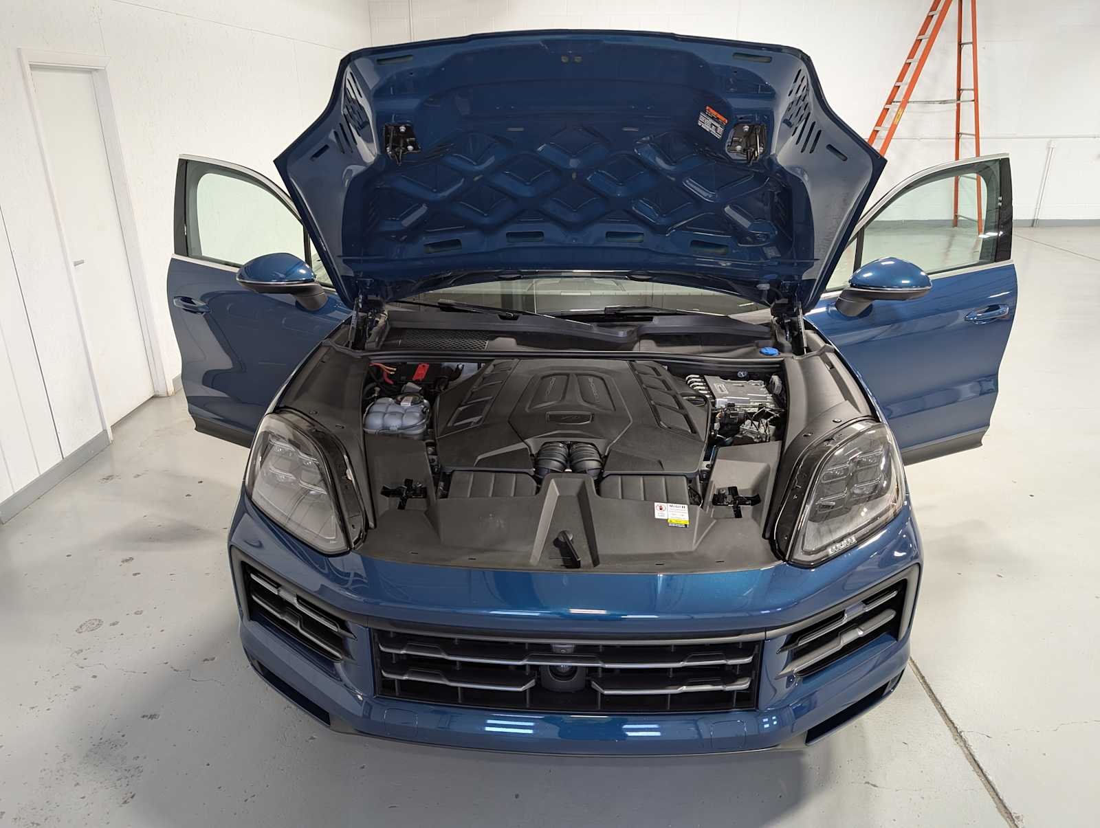 Used 2024 Montego Blue Metallic Porsche S image 10