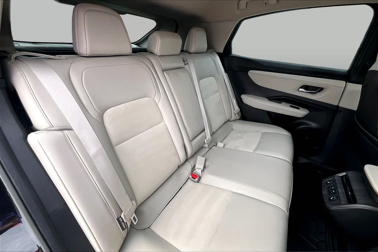 Used 2023 Black Diamond Pearl Nissan ENGAGE image 19