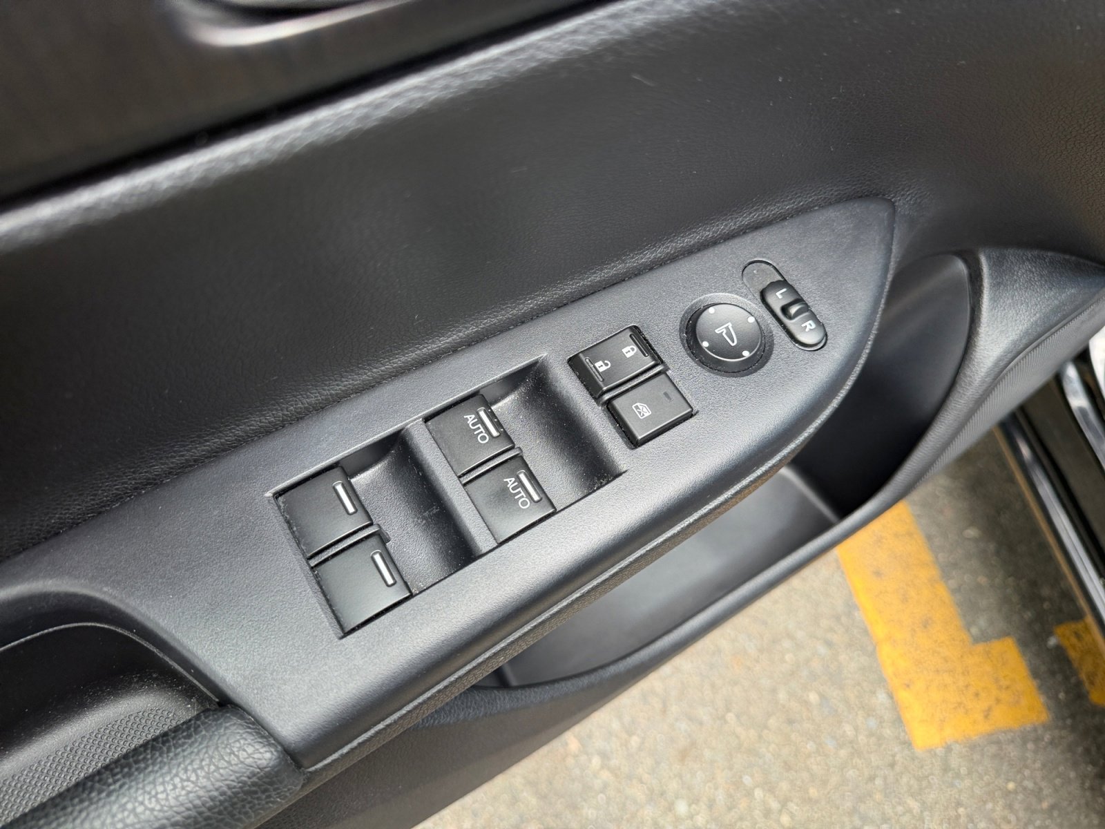 Used 2015 Black Honda EX-L image 28