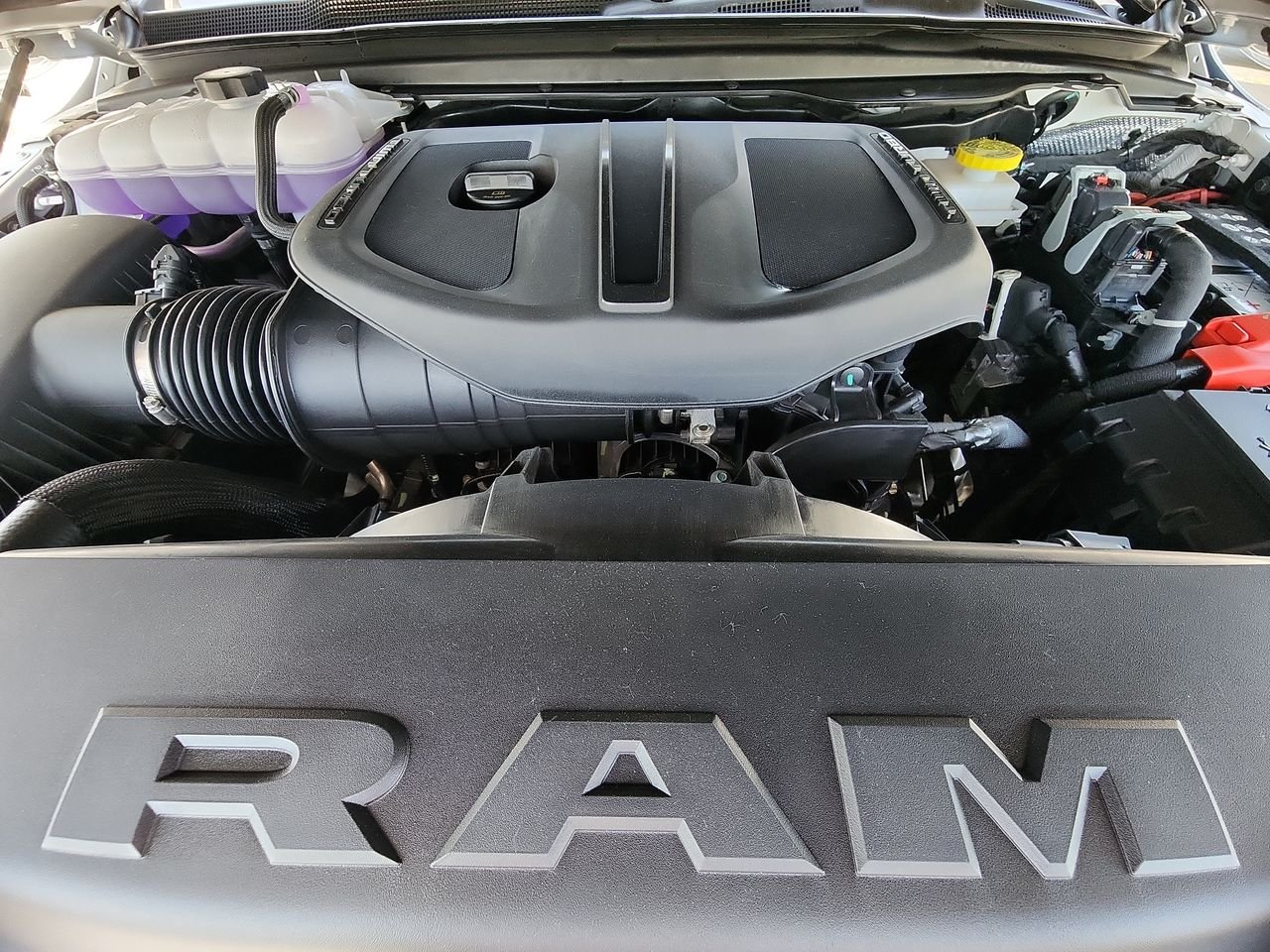 New 2026 Bright White Clear-Coat Exterior Paint RAM Big Horn image 25
