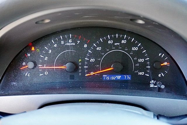 Used 2011 White Toyota LE image 26