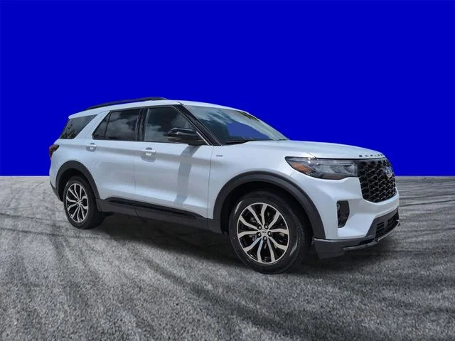 New 2026 Space White Metallic Ford ST-Line image 2