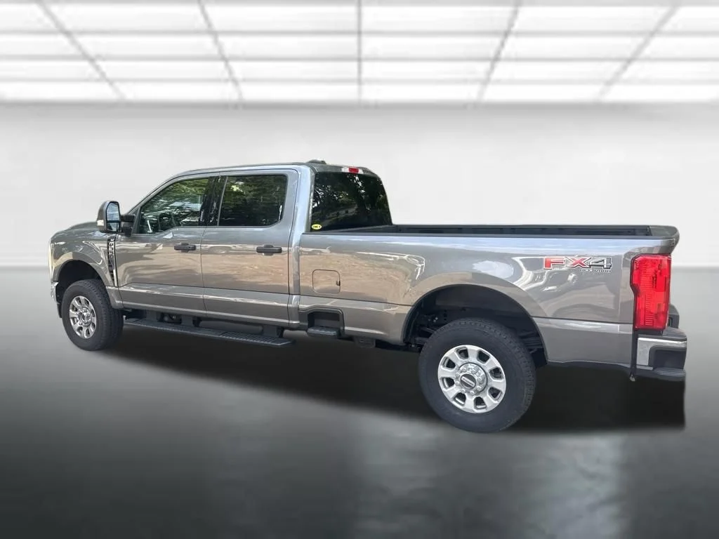 Used 2024 Gray Ford XLT image 3