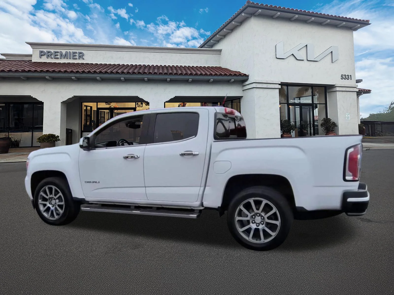Used 2018 White GMC Denali image 6