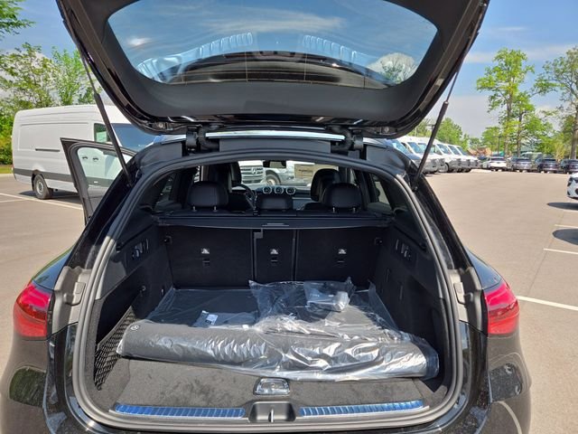 New 2026 Black Mercedes-Benz GLC300 image 29