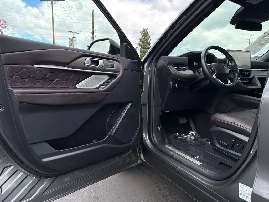 Used 2025 Gray Ford Platinum image 10