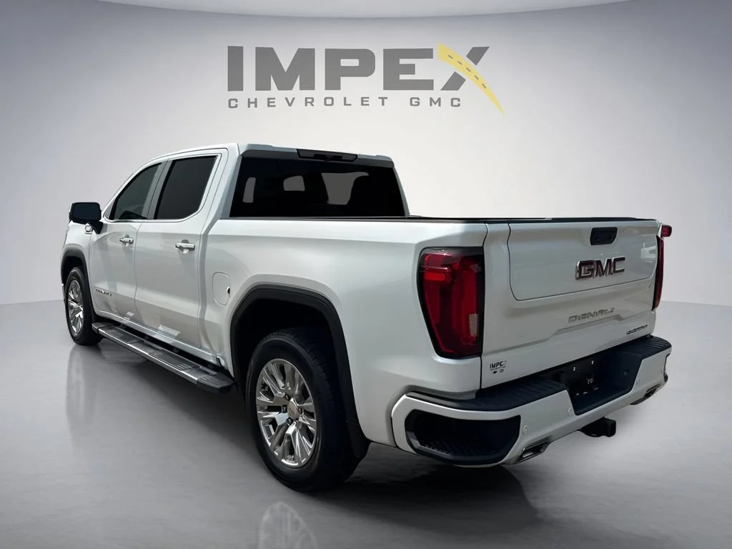 Used 2022 White Frost Tricoat GMC Denali image 3