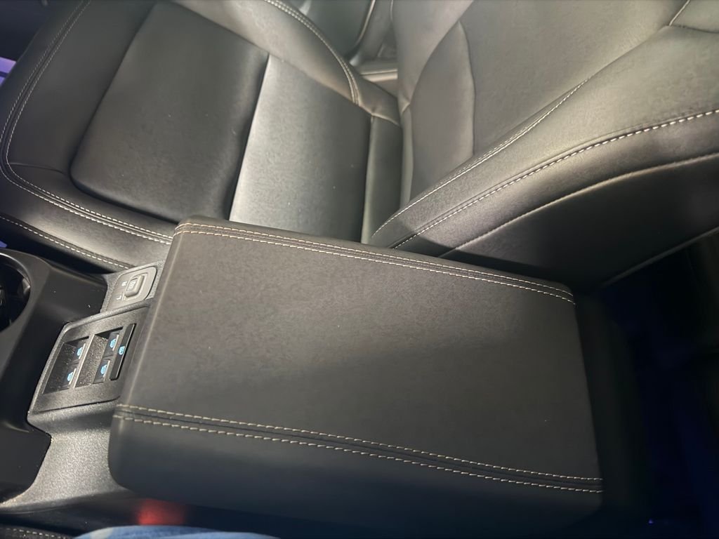 Used 2025 White Ford Badlands image 18