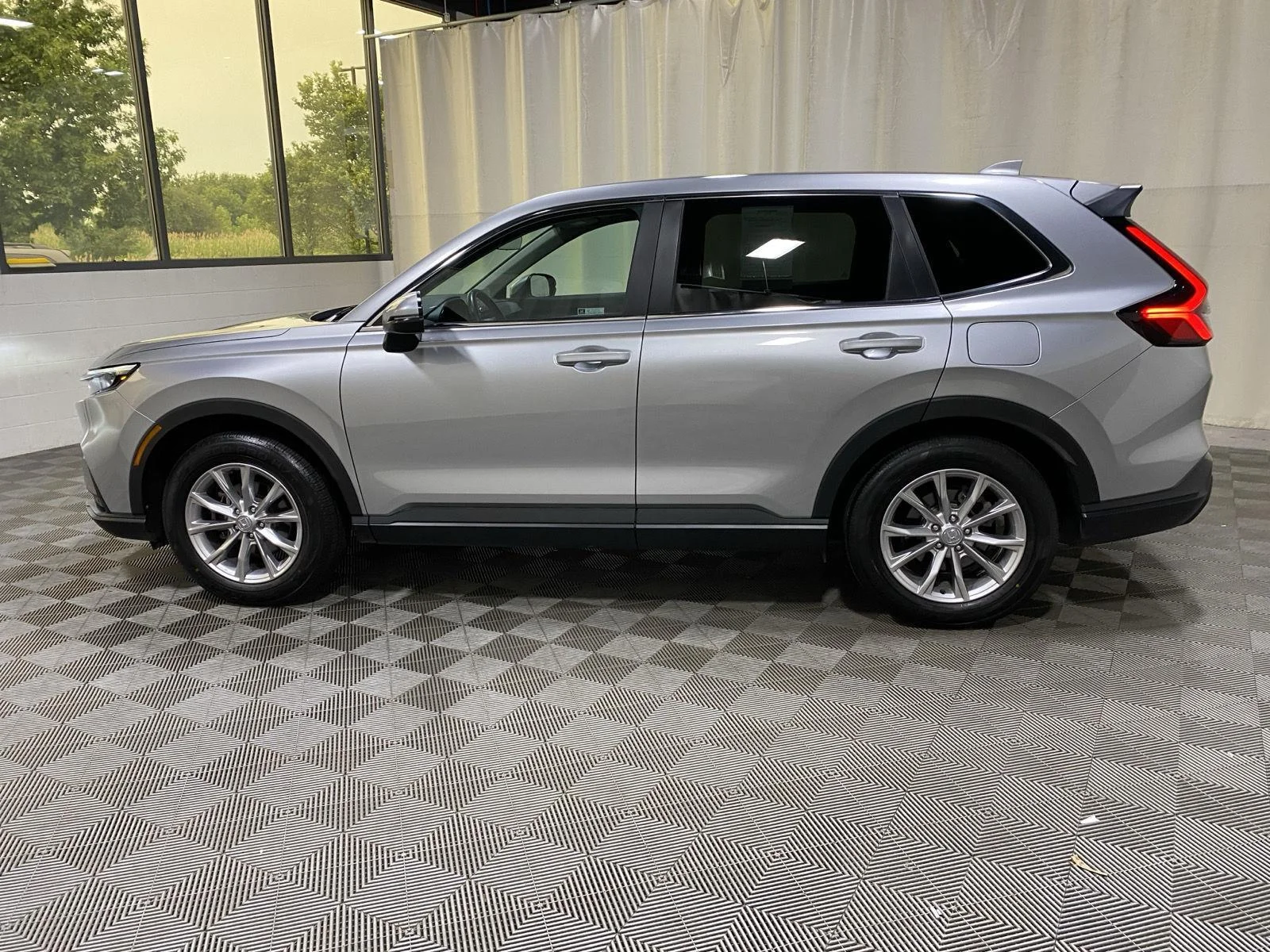 Used 2024 Lunar Silver Metallic Honda EX-L image 4