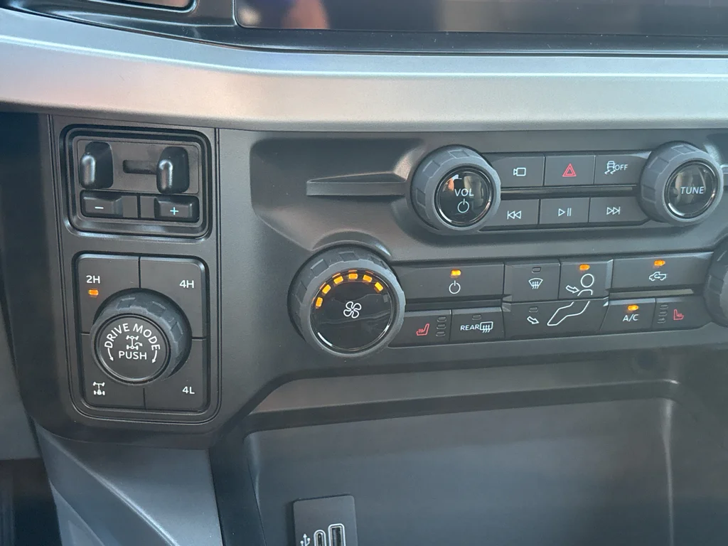 New 2026 Oxford White Ford F-250® XLT image 21