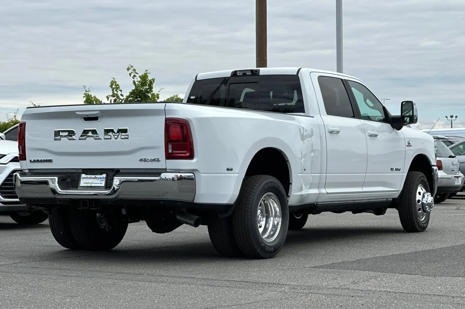 New 2026 Bright White Clear-Coat Exterior Paint RAM Laramie image 4