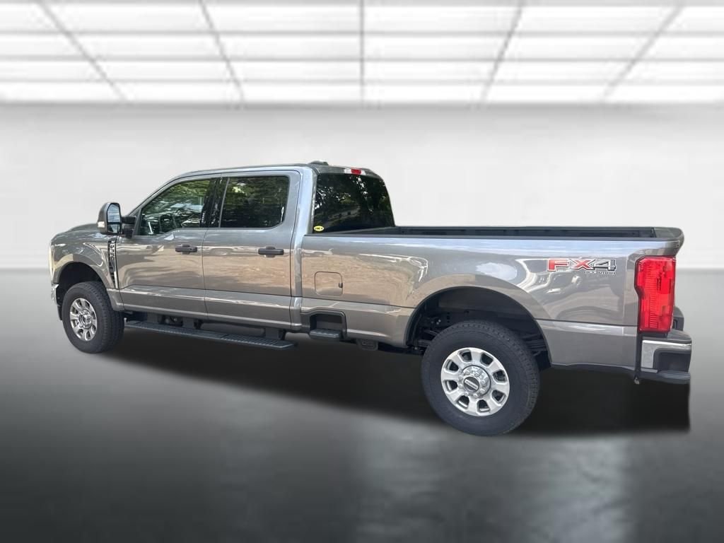 Used 2024 Gray Ford XLT image 3