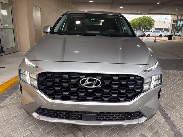 Certified Used 2022 Shimmering Silver Hyundai SE image 3