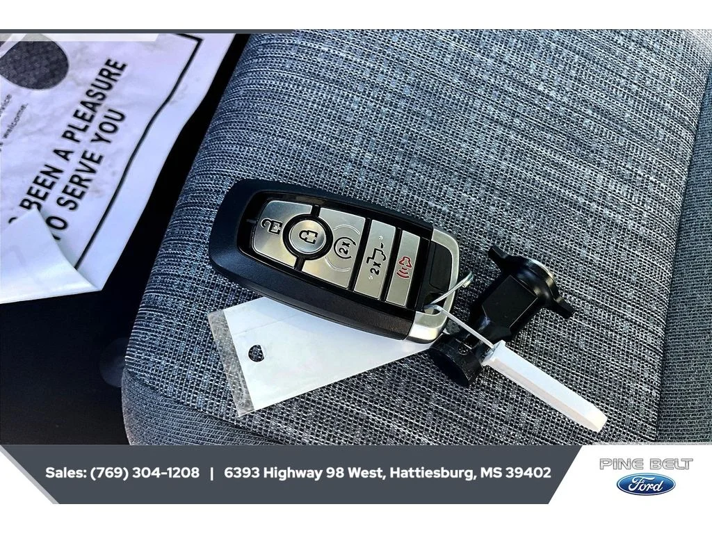 New 2026 Oxford White Ford F-250® XLT image 9