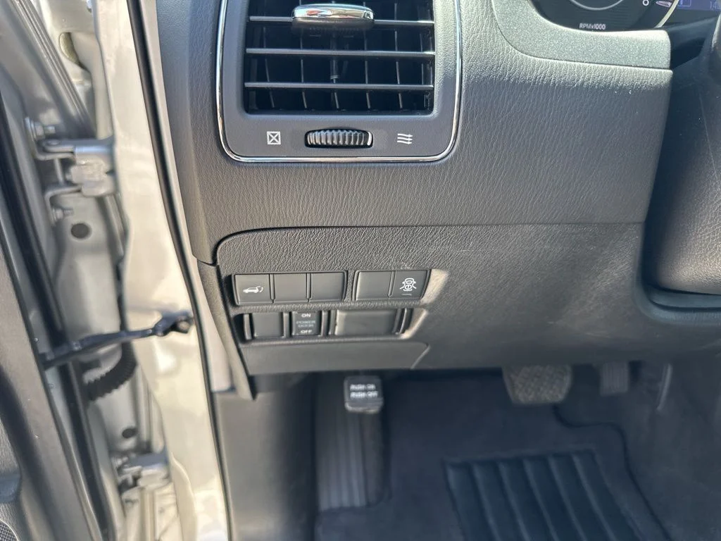 Used 2020 Silver Nissan SV image 12