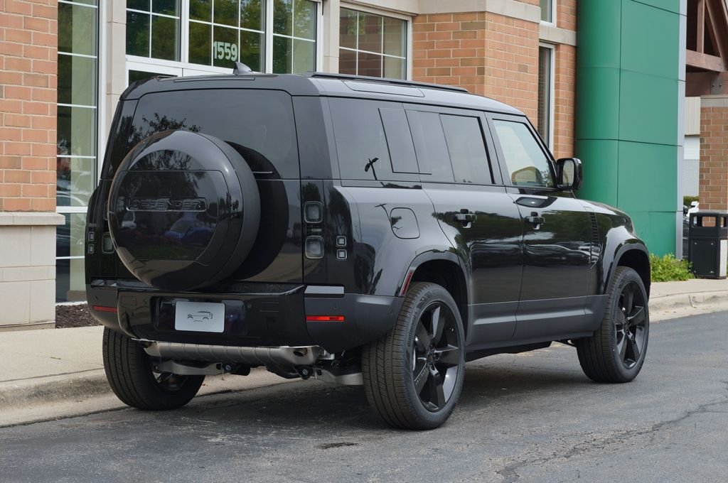 New 2026 Santorini Black Land Rover S image 6