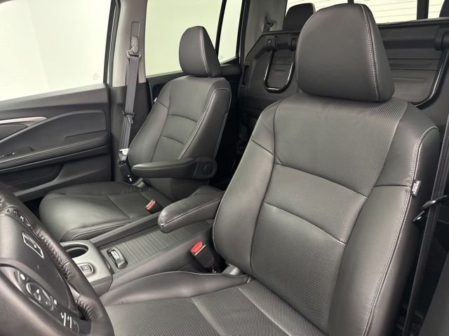 Used 2023 Silver Honda RTL image 17
