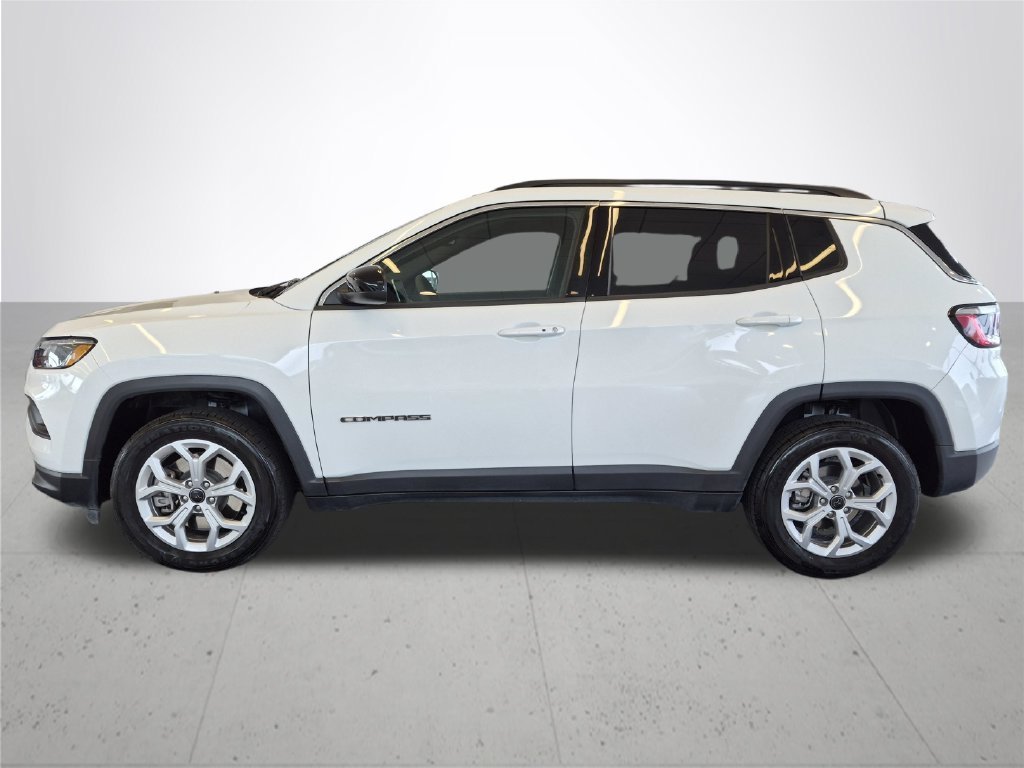 Used 2025 White Jeep Latitude image 11