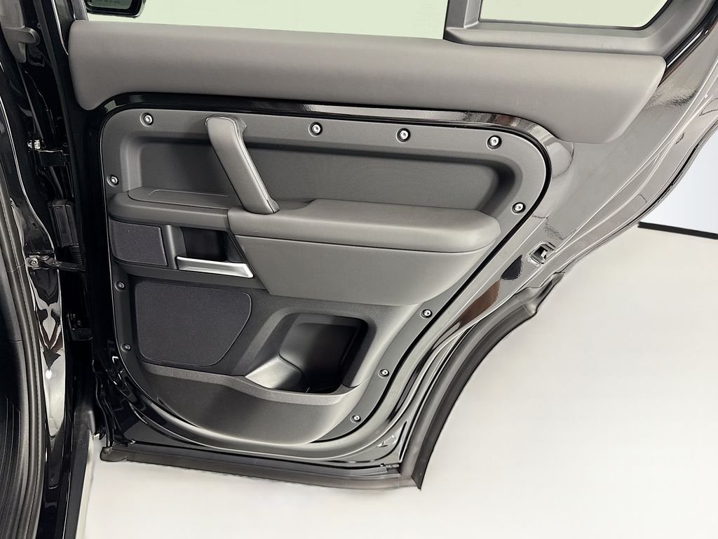 New 2026 Santorini Black Land Rover X-Dynamic SE image 26