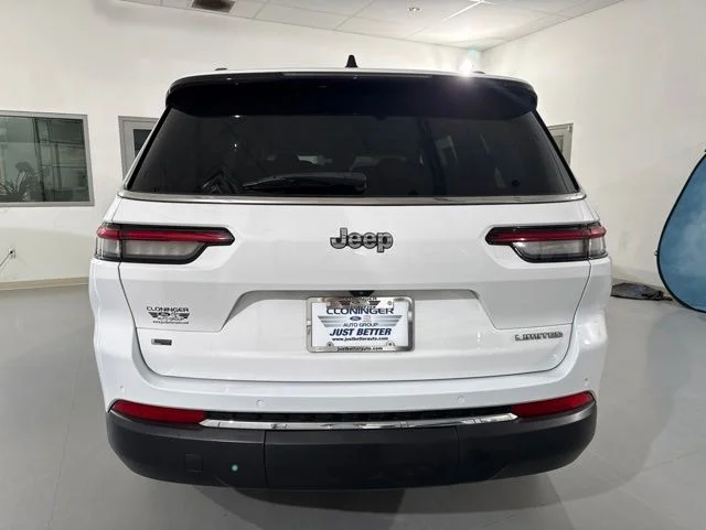 Used 2023 White Jeep Limited image 8