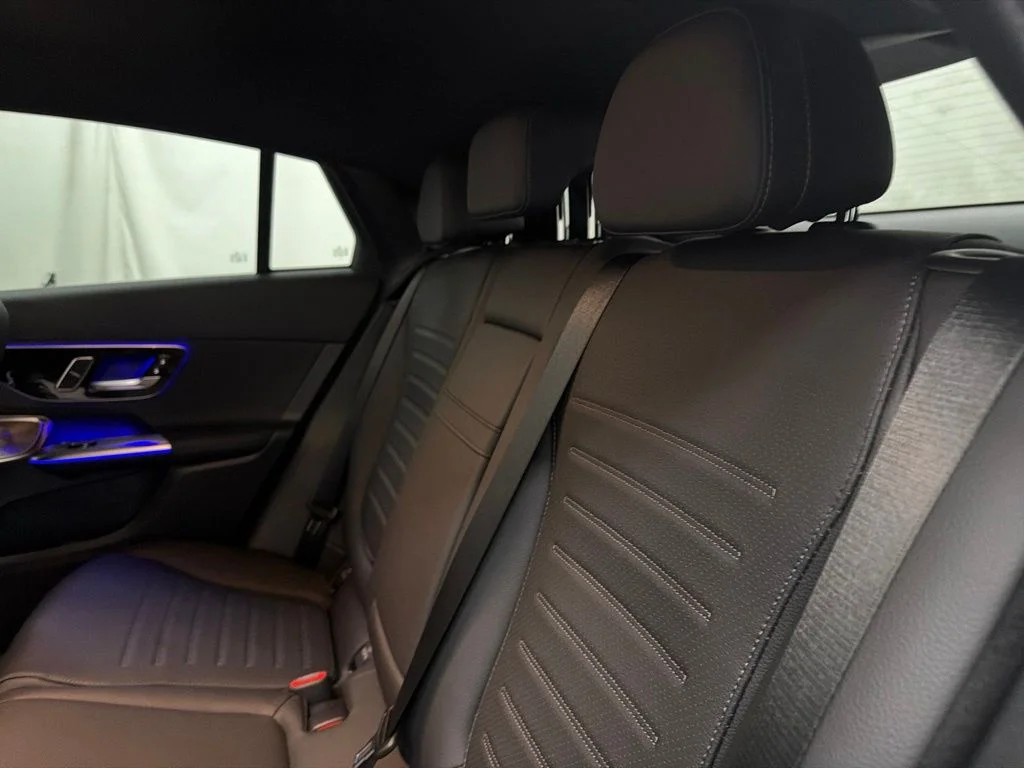 New 2027 White Mercedes-Benz GLC 300 image 18