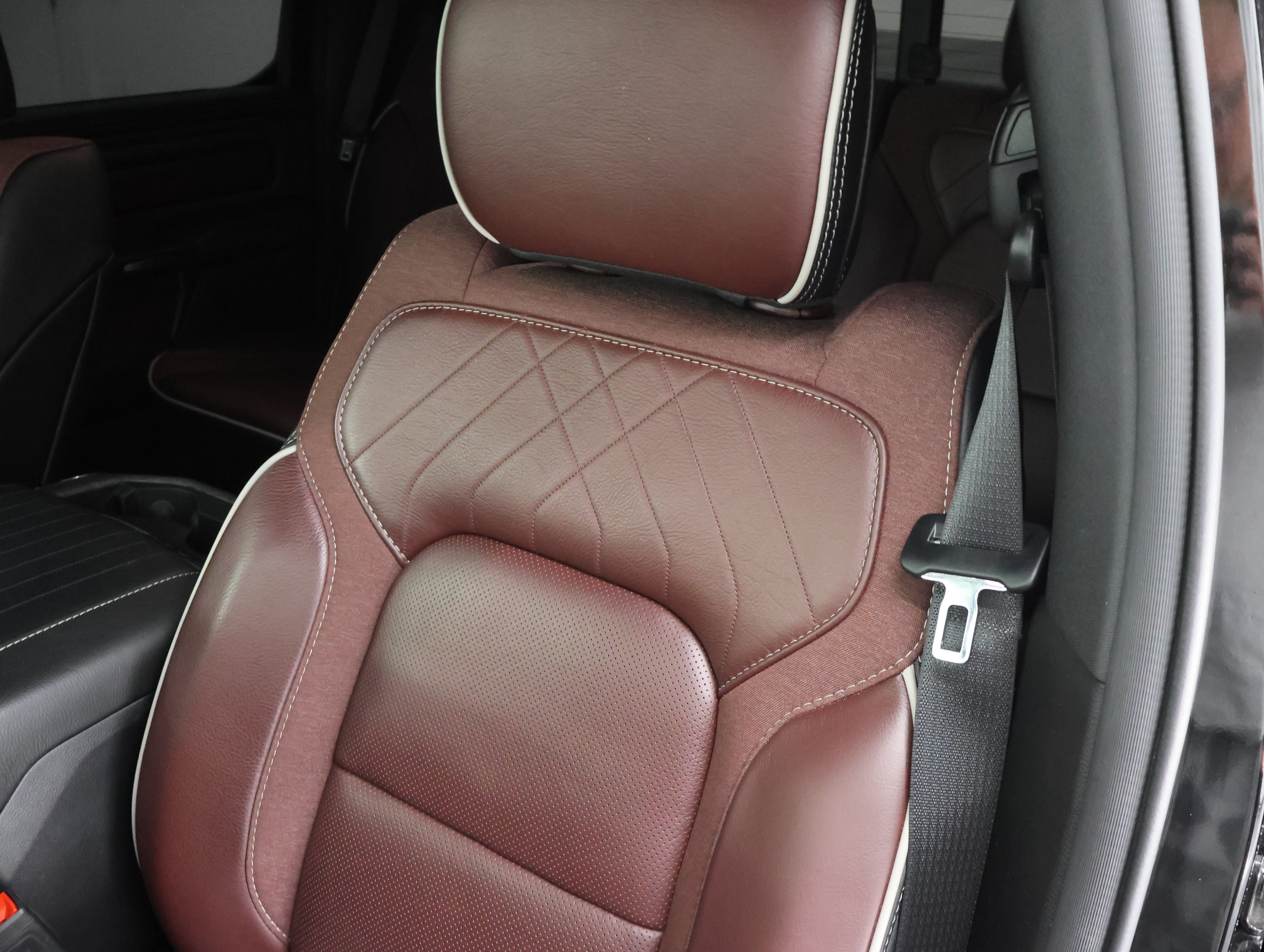 Used 2025 Diamond Black Crystal Pearlcoat Ram Limited image 50