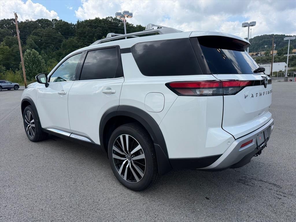 Used 2025 Everest White Pearl Tricoat Nissan Platinum image 3